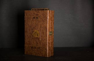 盐井山白酒皮盒